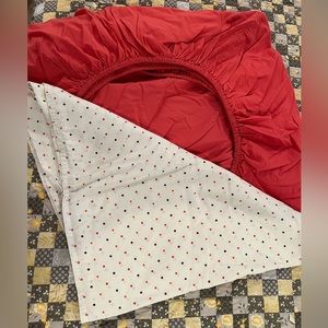 Queen size sheet set.